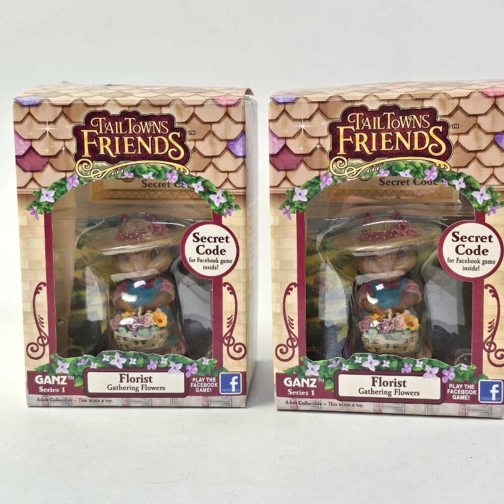 Tail Towns Friends FLORIST Gathering Flowers Figurine Squirrel Chipmunk GANZ